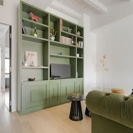 Guesthost - Modern Terrace Flat In Solari Area * Milán