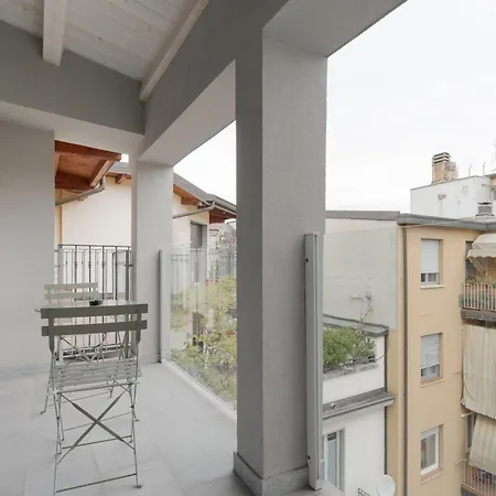 Guesthost - Modern Terrace Flat In Solari Area * Milán