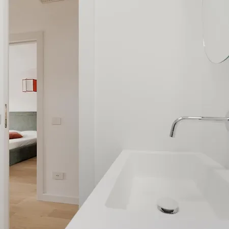 Guesthost - Modern Terrace Flat In Solari Area Apartamento Milán