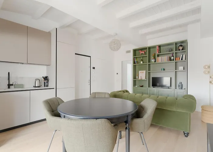 Guesthost - Modern Terrace Flat In Solari Area * Milán