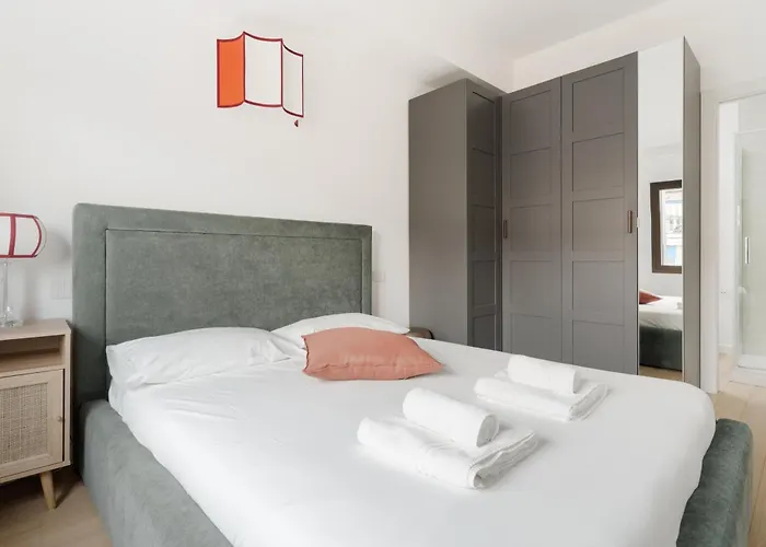 Guesthost - Modern Terrace Flat In Solari Area Milán